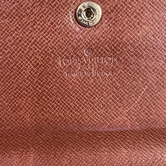 Vintage Louis Vuitton Wallet - Picture 5 of 8